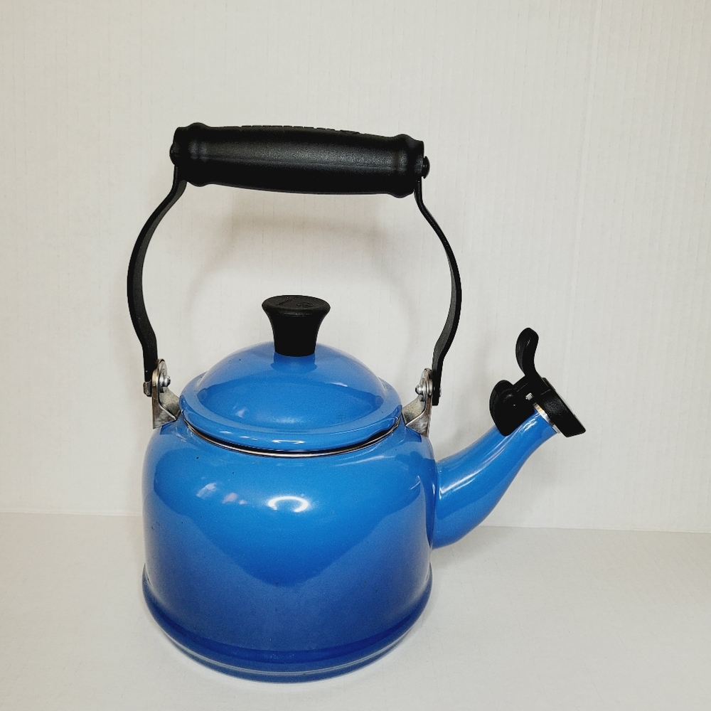 Le Creuset Enamel on Steel 1.25 Quart Demi Tea Kettle Marseille Tea Time Modern - Picture 2 of 14
